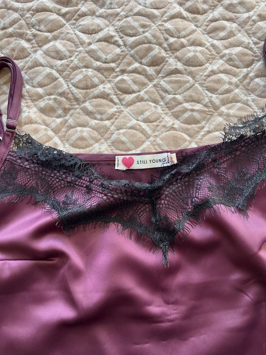 Красивый топ, шелковый сливового оттенка still young