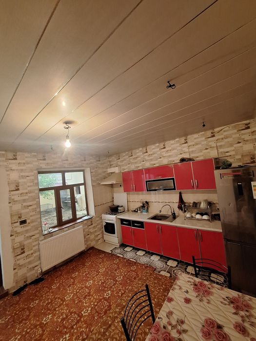 Olmazor Tumanida uy sotiladi 6 ta xonali