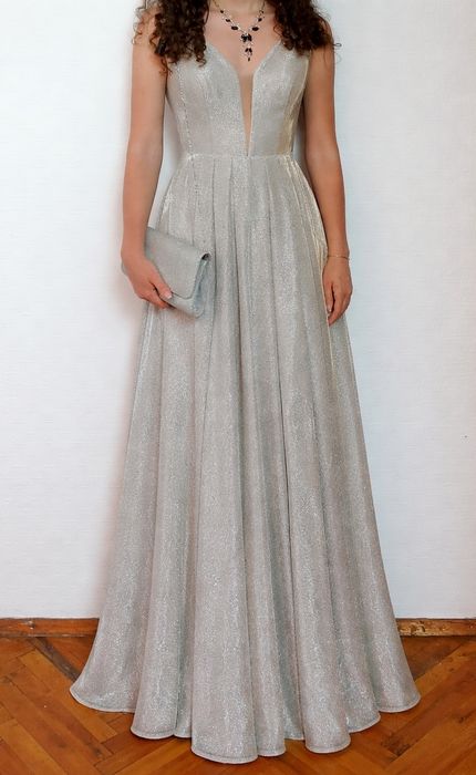 Продавам бална рокля