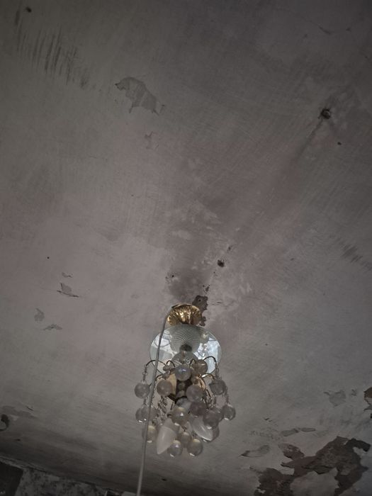 Продам люстры от 1500 и 2000