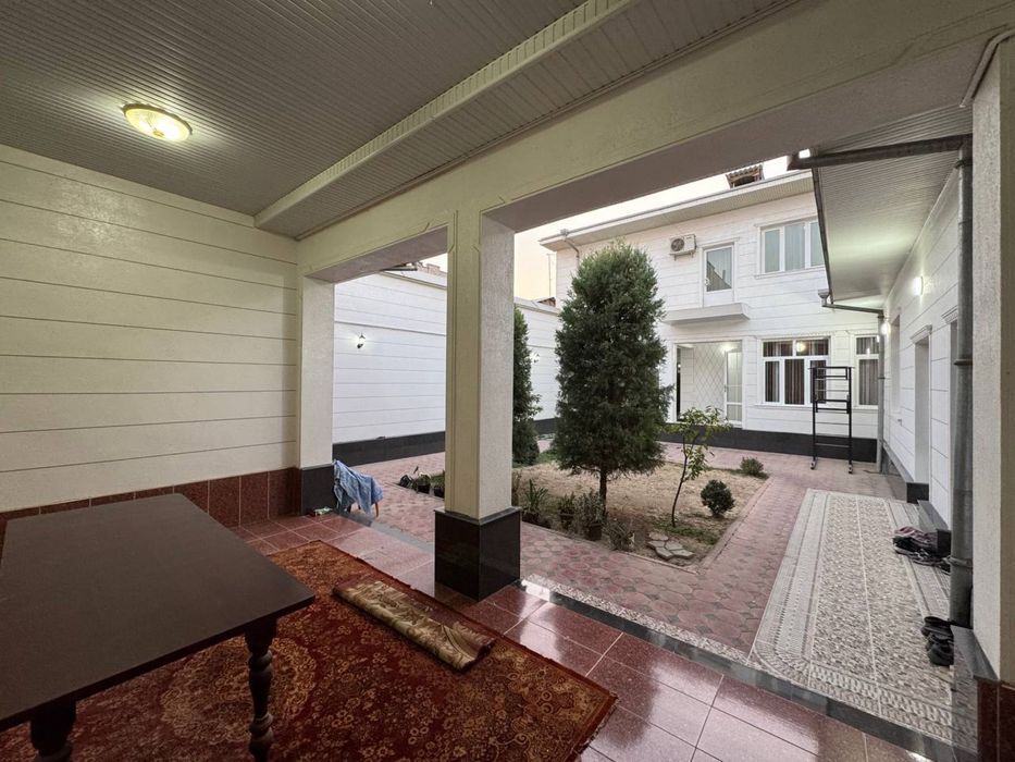 продается участок 2 этажный дом