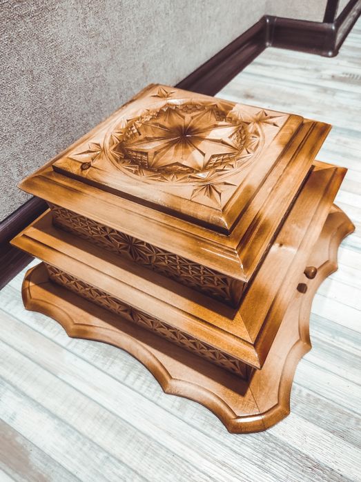 Деревянная шкатулка