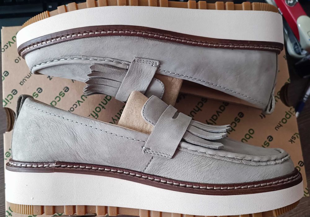 Продавам чисто нови дамски обувки Clarks номер 41