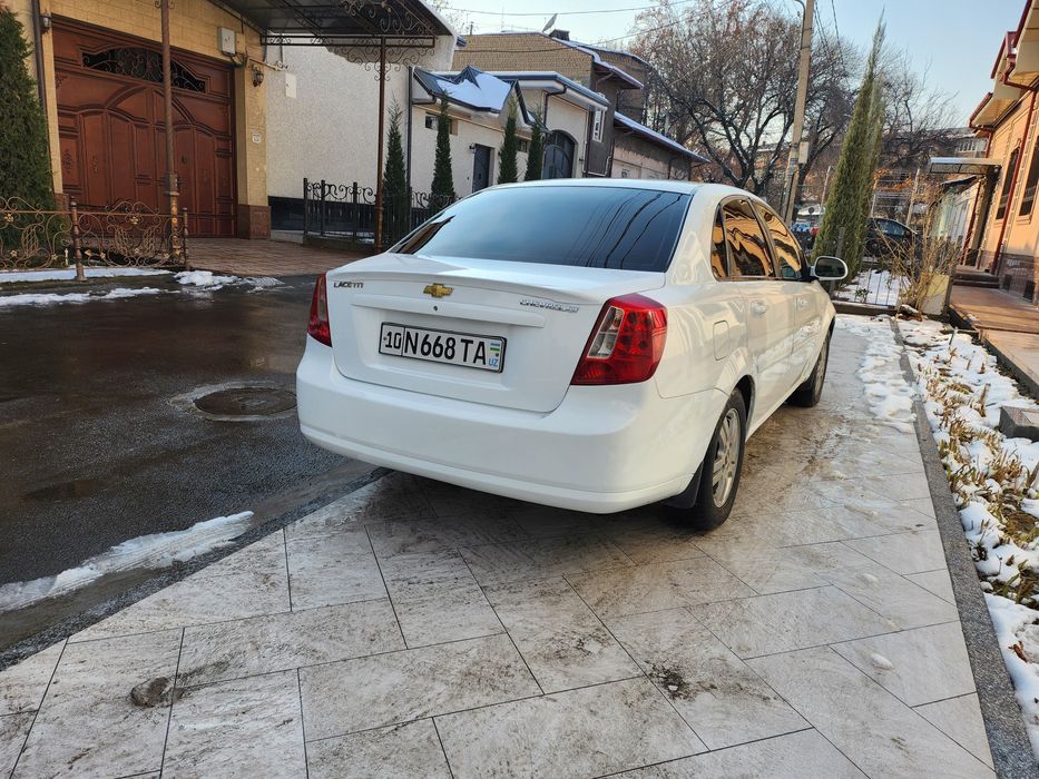 Срочно не дорого Lacetti-2013г. АВТОМАТ. ГАЗ. Звонить 12 до 19 часов.