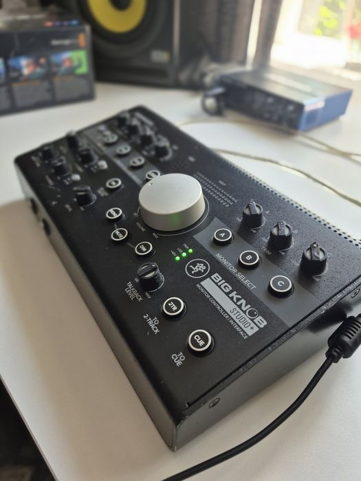 Vând Mackie Big Knob Studio +