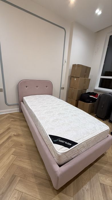 Подростковая кровать с матрасом 900*200