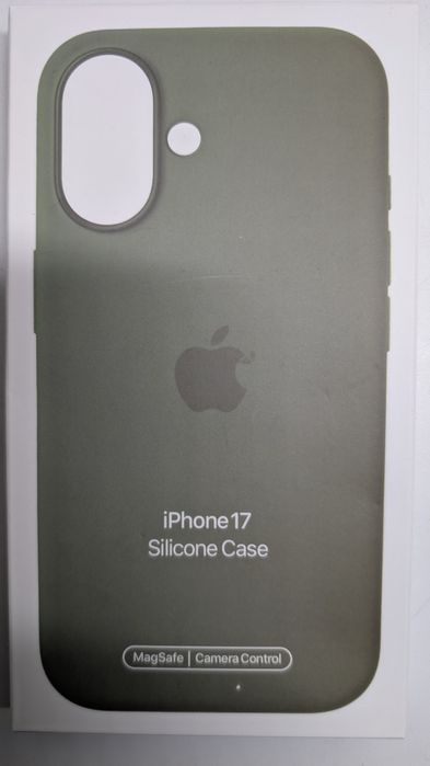 Чехлы для iPhone 17