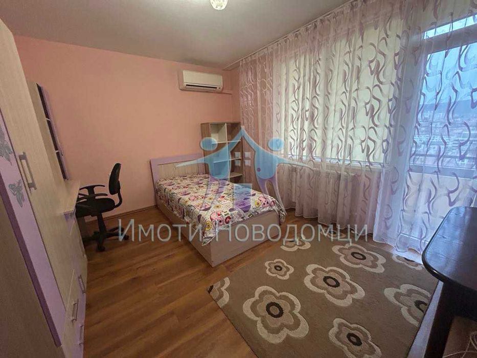Продава се Четиристаен апартамент в Шумен, Пазара - 100 кв.м за 1530 €/кв.м - Снимка #4