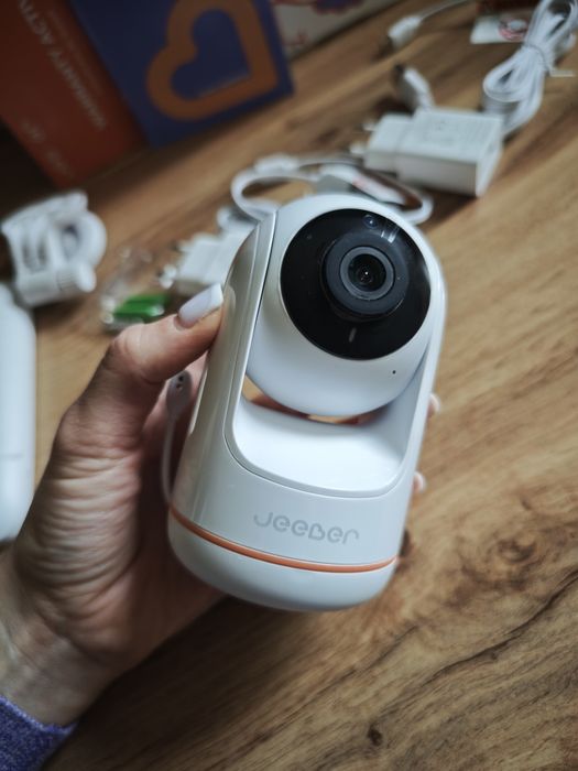 Видео бебефон jeeber с камера и 5” IPS дисплей – чисто нов, с лепенки.