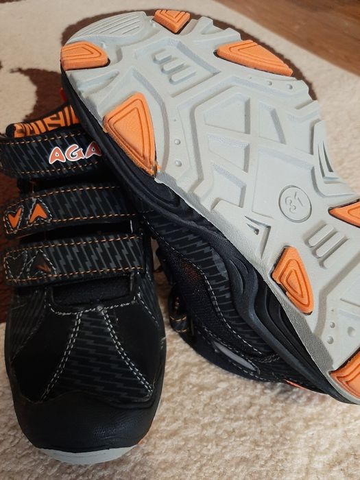 Продам демисезонные ботинки