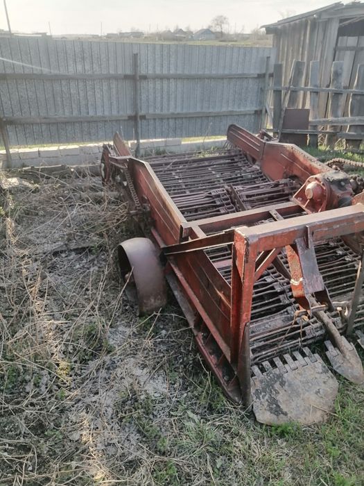 Продам  картофелекопалку.