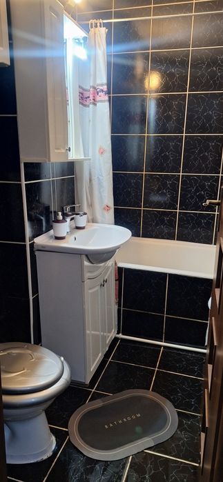 Închiriez garsoniera