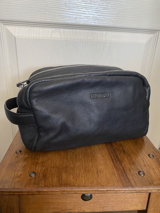 Borsetă din piele ; halate  bărbătești