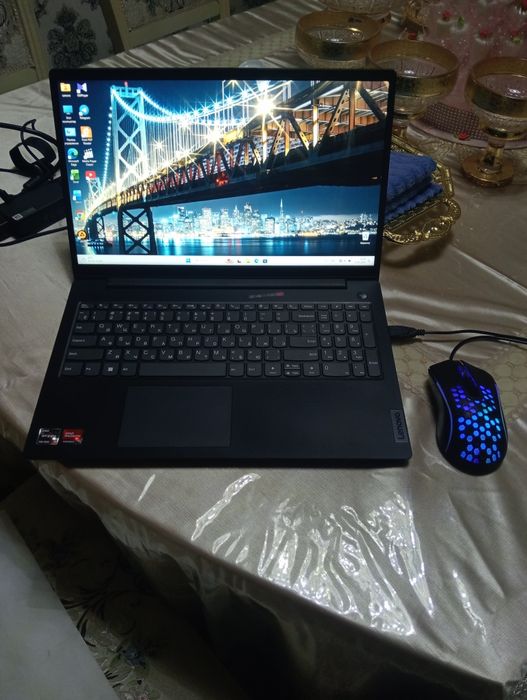 Срочно!!!Noutbuk Lenovo 8/512GB R5