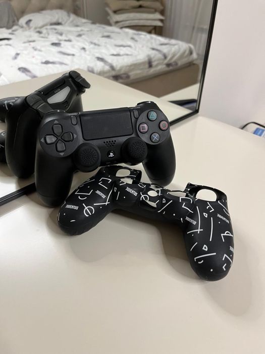 Пластейшн 4  в хорошем состаяний