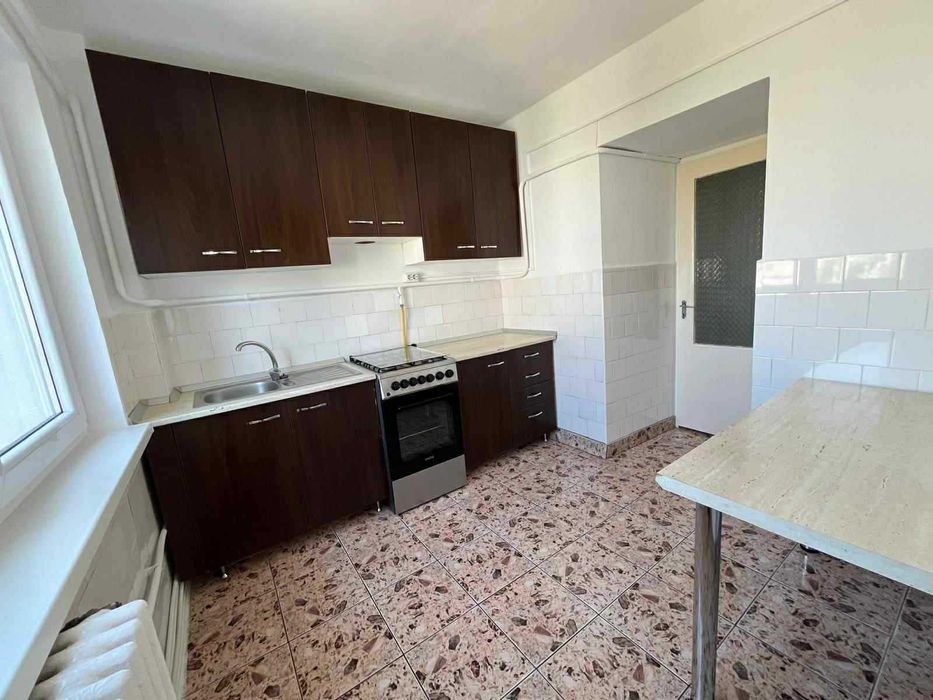 Ofertă specială – 3 camere renovat  în Carei, zona Zăgănescu