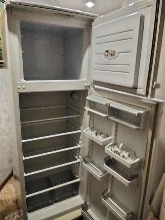 Продам холодильник 2х камерный
