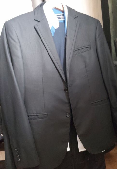 Продам костюм        .