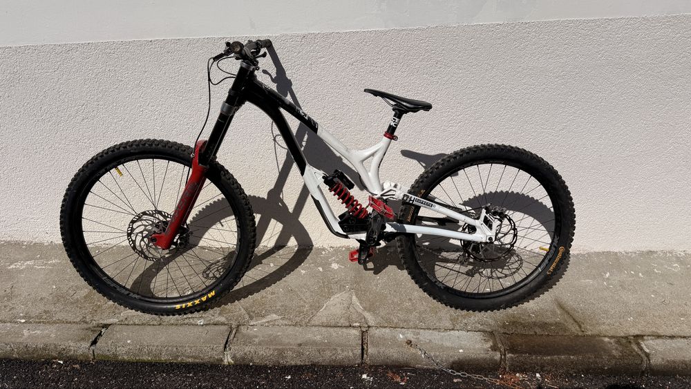 COMMENCAL V4 Supreme DH 29/27