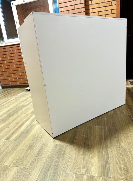 Продам ресепшен ,стол -парта срочно