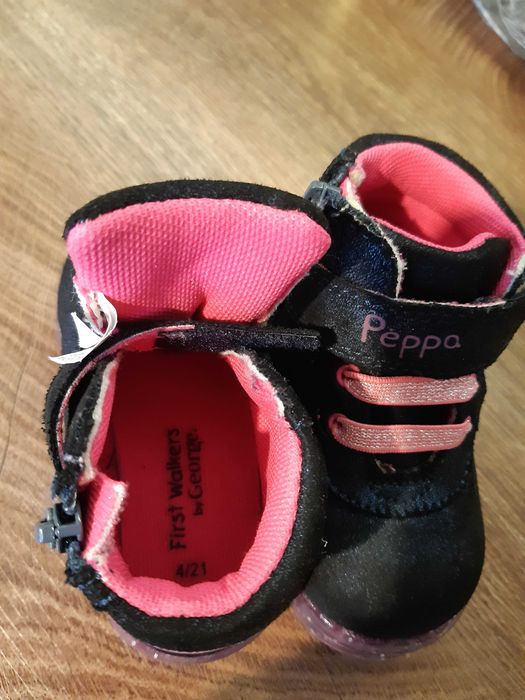 Детски спортни обувки