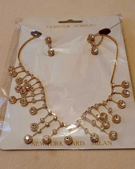 Coliere și cercei cu cristale – NOI