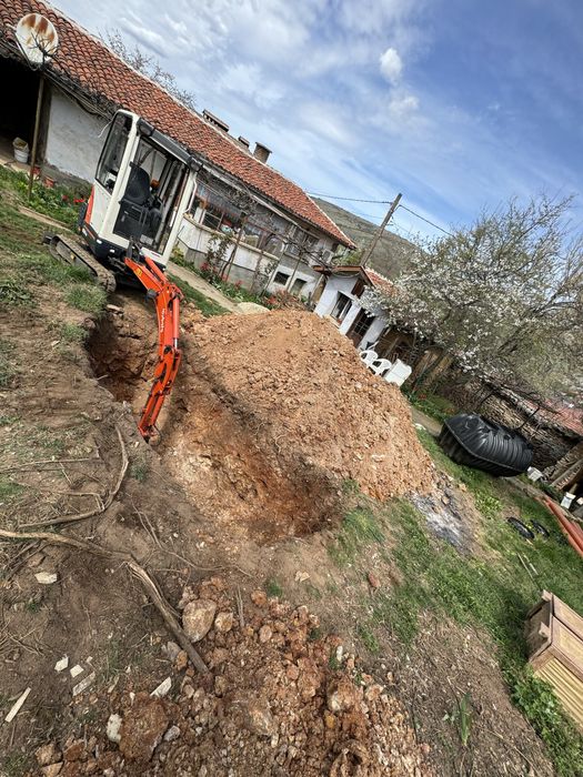Услуги с Мини багер, Бобкат,Тристранен самосвал,Пътна помощ.