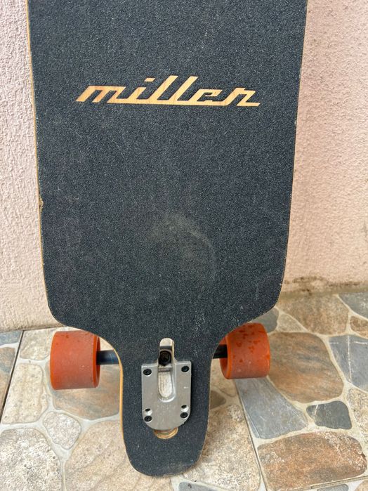 Skateboard Miller și snowboard