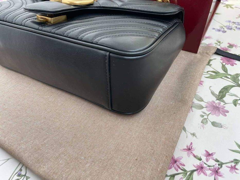 Оригинална Чанта Gucci Marmont Черна Шеврон Кожа Beloved Гучи Златно Gold GG Лого и Синджир