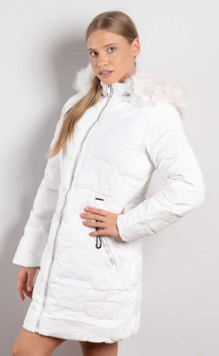 Бяло дамско дълго зимно яке