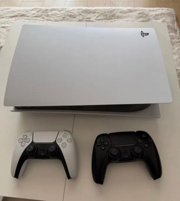 PlayStation 5 - Disk Edition + 2 controllere