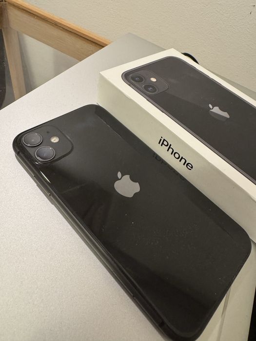 Vand Iphone 11 negru