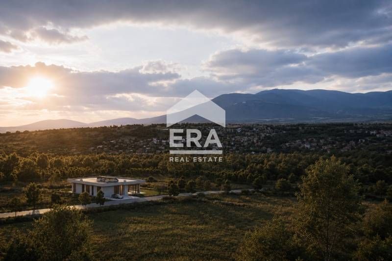 Парцел за продажба с разрешение за строеж в гр. Банкя