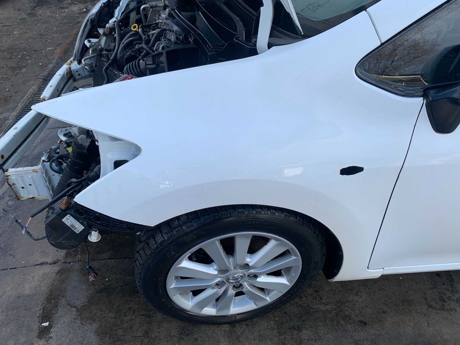 dezmembrez toyota auris 1.4i cod motor 4zzfe/ usa fata auris/ hayon