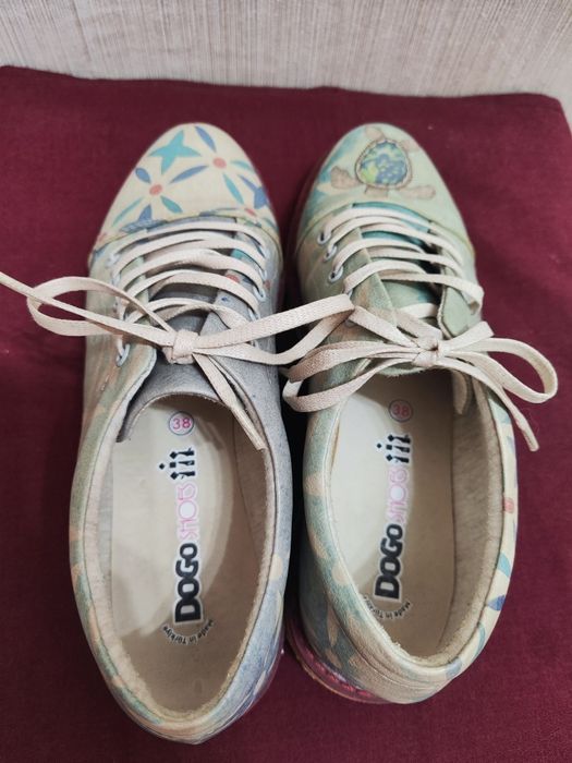 Бутикови обувки със син интересен мотив