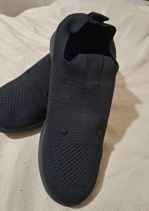 Продам новые кросовки  Skechers