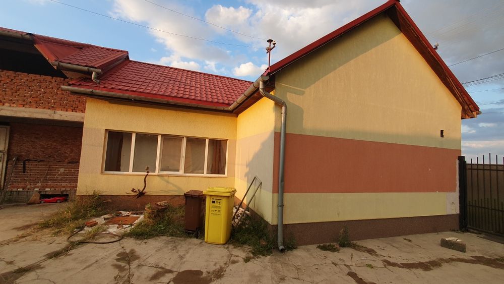 Casa P+M ,teren 2023mp Str Constitutiei  190,langa A1