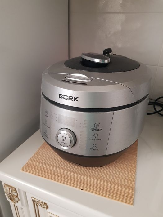 Срочно продам Мультиварку BORK U800