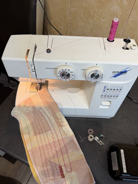 Masina de cusut Privileg (ca noua)