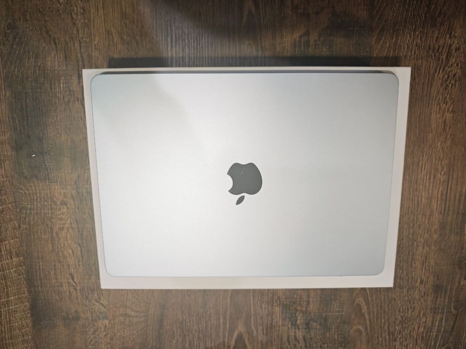 Macbook Air 13" M4 16 GB RAM 256 GB SSD Гаранция