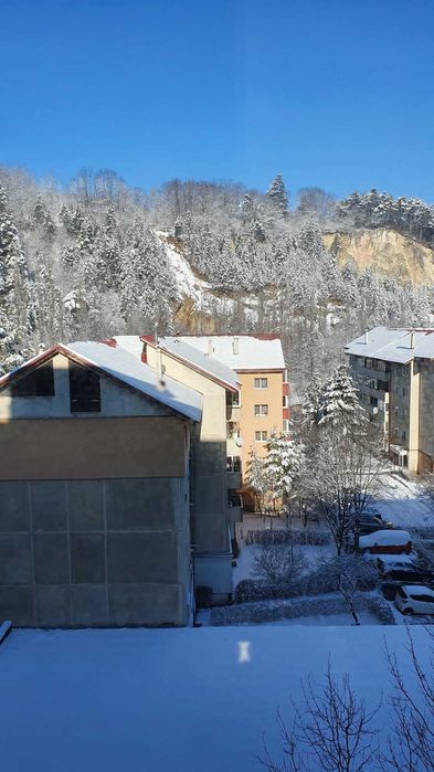Închiriere Garsonieră Decomandată – Zonă Răcădău (Bdl. Muncii) | Vedere spre Tâmpa
