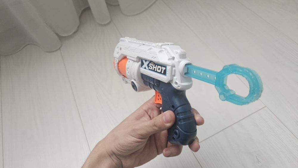 Игрушечный пистолет