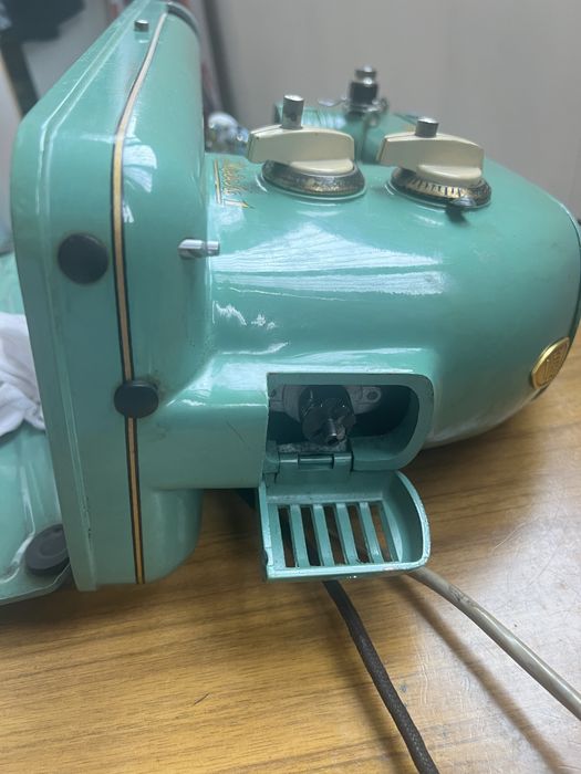 Швейная машинка, моторчик, плойка