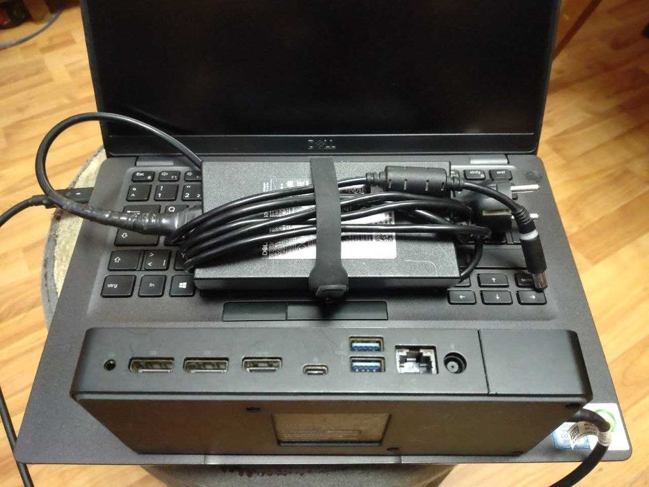 Dell Latitude 5401 / Corei7 9850H / 32GB RAM / 256GB SSD / NVidia mx150 2GB RAM + Докинг Станция Dell WD19 + Dell 130W Зарядно