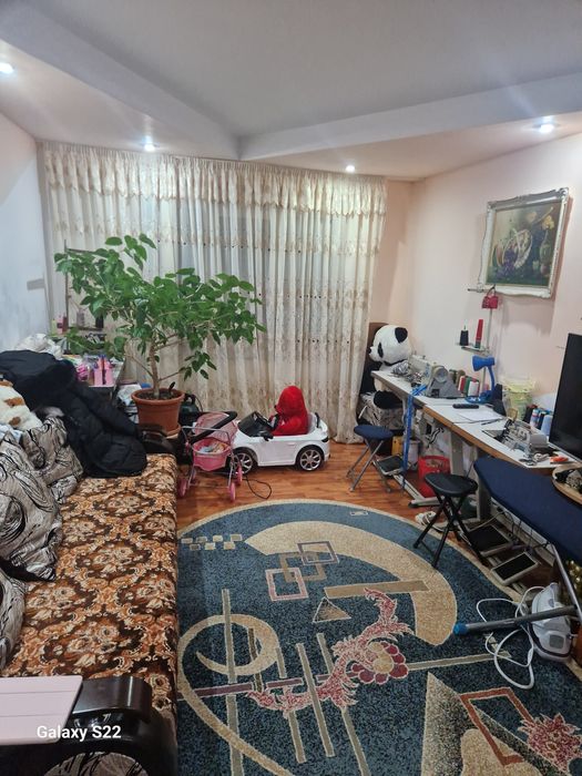 Vând apartament 3 camere confort 1 decomandat.