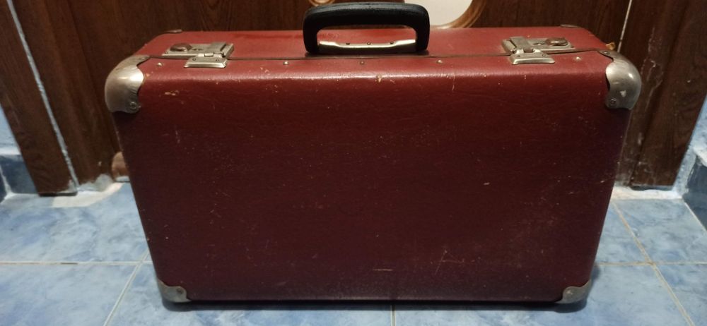 Jucarii obiecte geamantan vechi epoca comunista