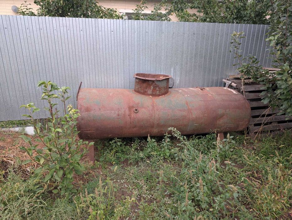 Продам металлическая емкость