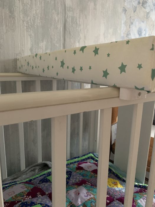 Пеленальная доска на кровать