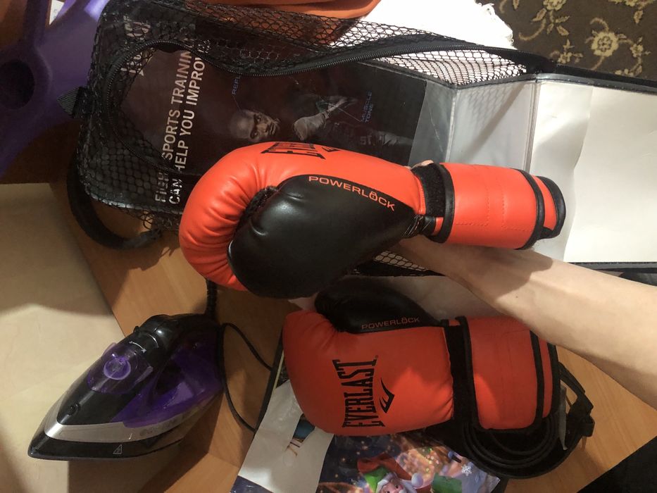 Перчатки боксерские everlast