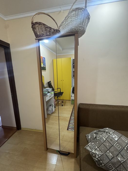 Шкаф с зеркалом